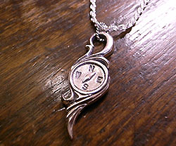 Mark Brotehrs　compass　pendant
